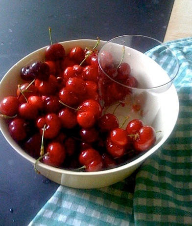 maria's cherries:crop