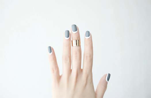 DIY outlined nails