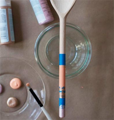 DIY: paint these colorful wooden spoons at home