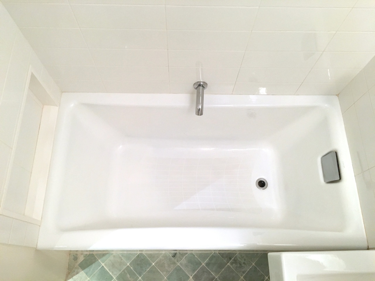 How To Make A 5 Foot Alcove Tub Feel, Bathtubs Under 5 Feet Long